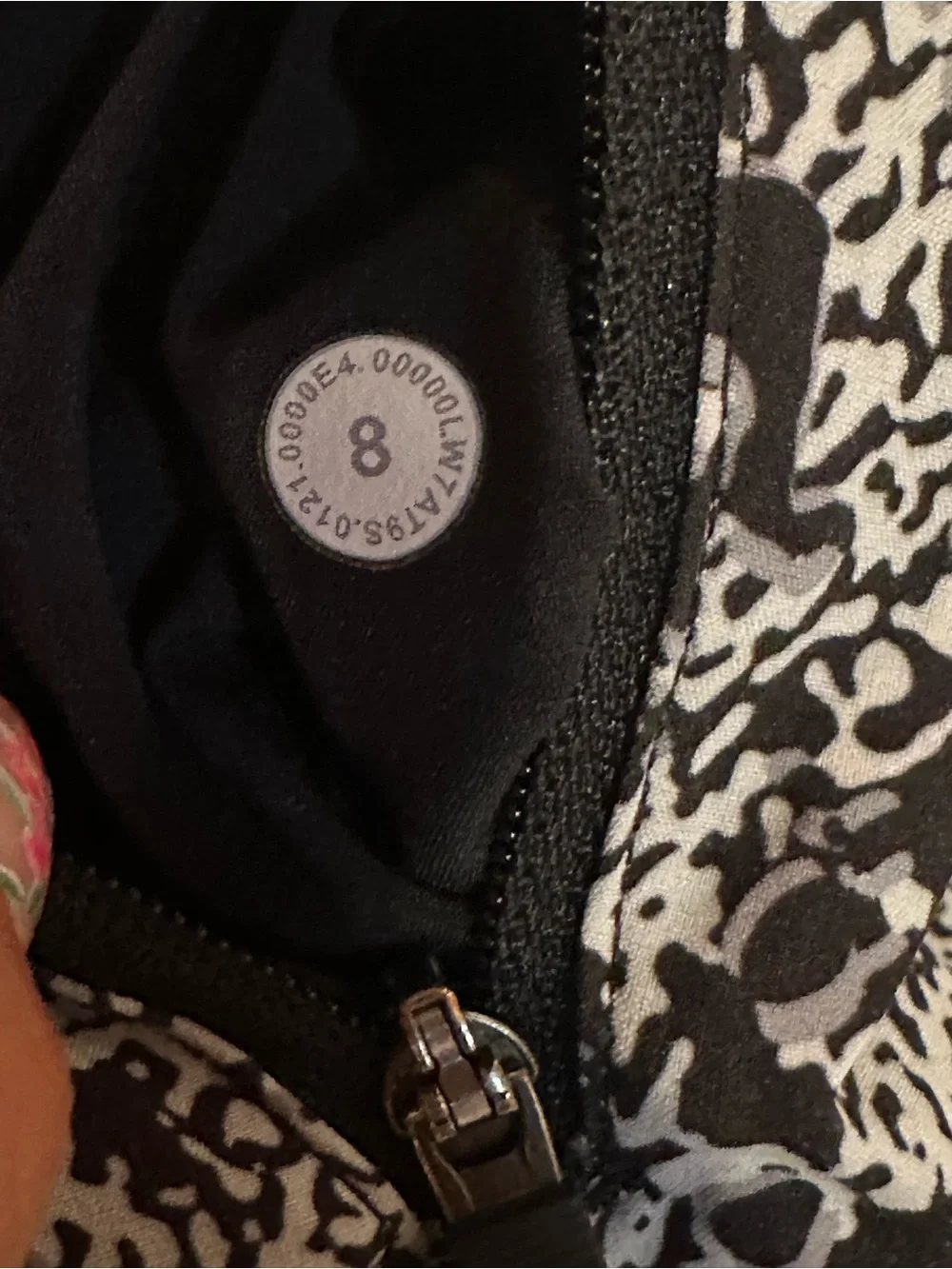 🍋 Lululemon Women’s Black & White Tracker Athletic Shorts - 8